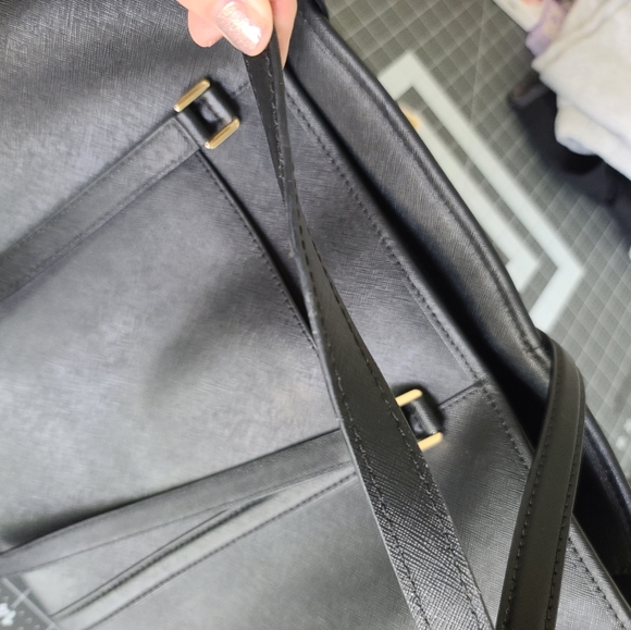 Michael kors black zip top tote fits 13" laptop gold hardware smooth leather - Picture 16 of 16